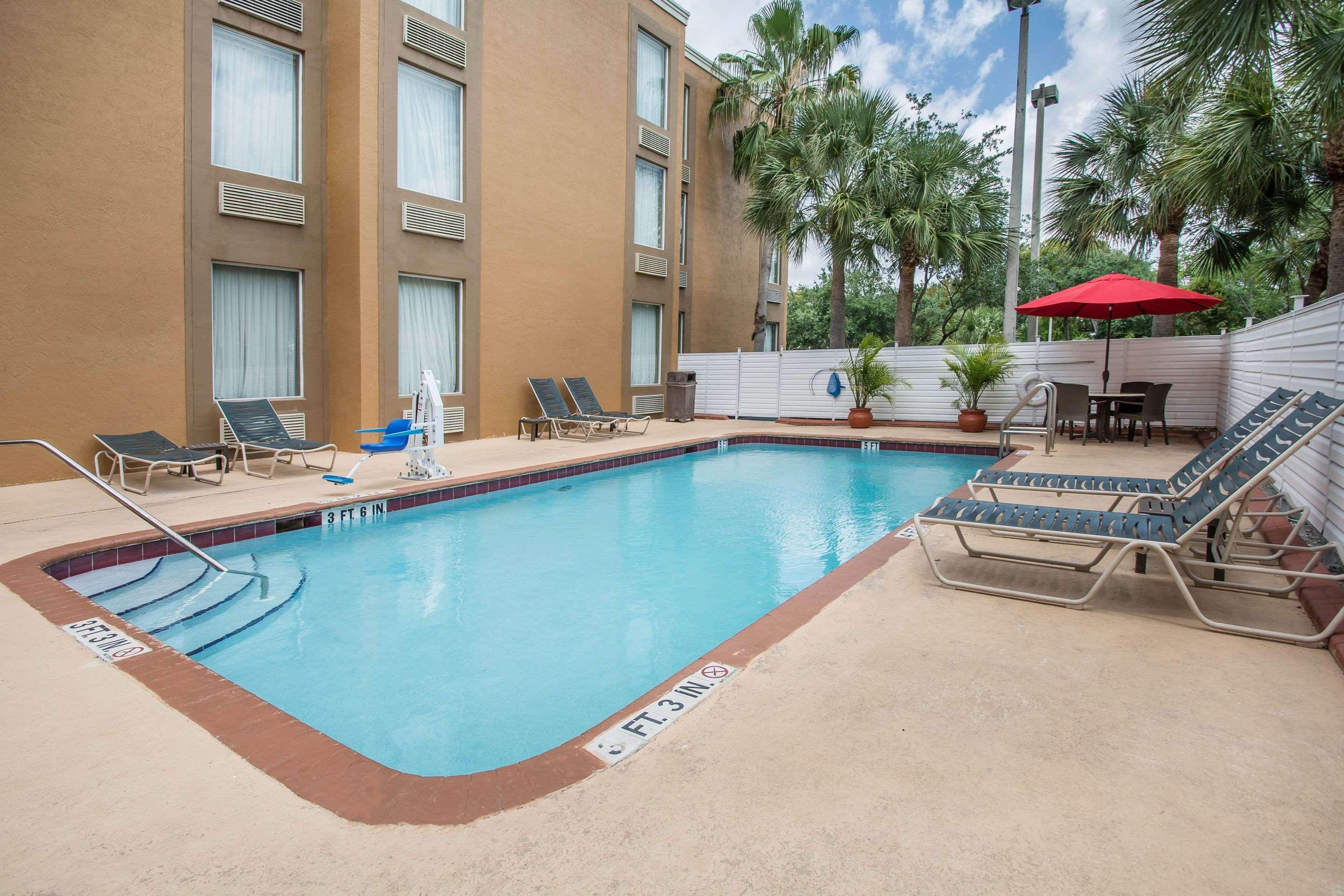 Comfort Inn & Suites Fort Lauderdale West Turnpike Lauderdale Lakes Esterno foto