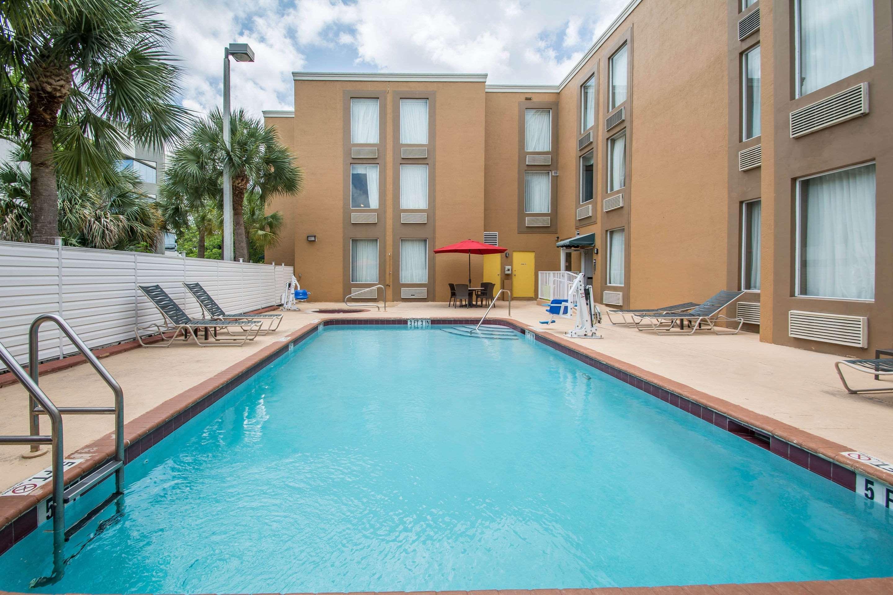 Comfort Inn & Suites Fort Lauderdale West Turnpike Lauderdale Lakes Esterno foto