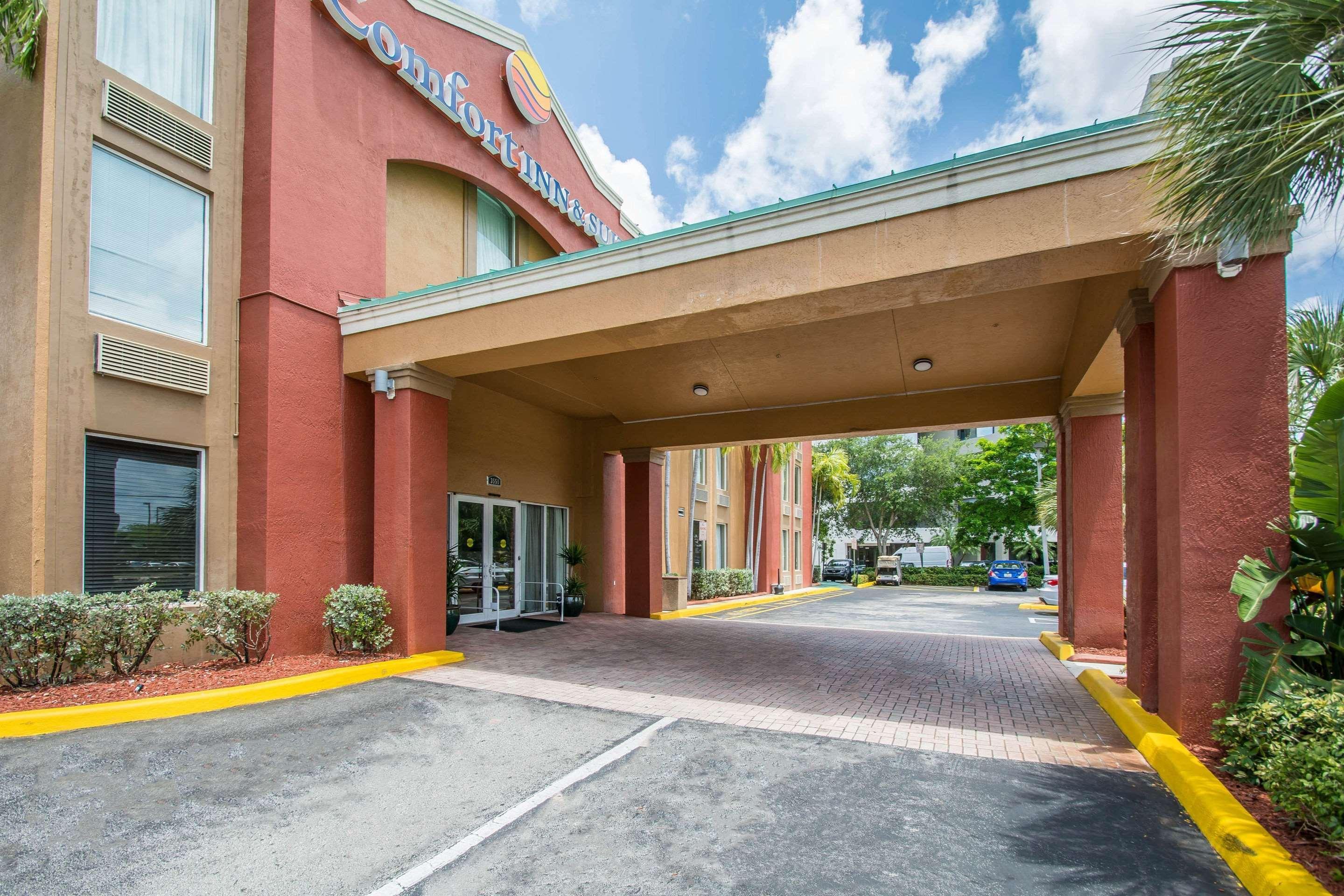 Comfort Inn & Suites Fort Lauderdale West Turnpike Lauderdale Lakes Esterno foto
