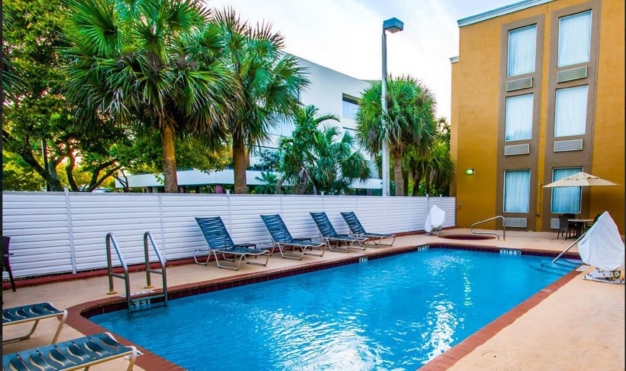 Comfort Inn & Suites Fort Lauderdale West Turnpike Lauderdale Lakes Esterno foto