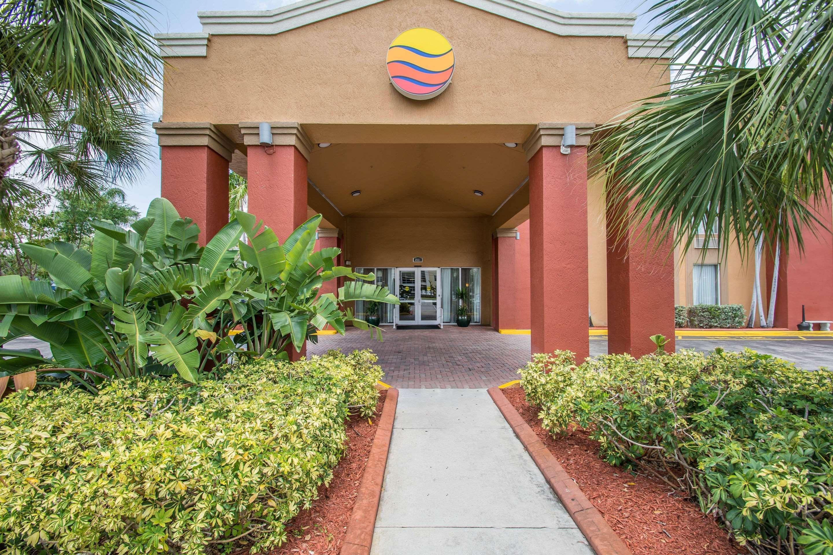 Comfort Inn & Suites Fort Lauderdale West Turnpike Lauderdale Lakes Esterno foto